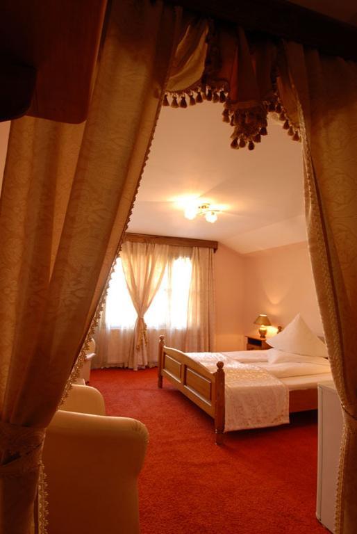 Villa Hera Baile Herculane Room photo